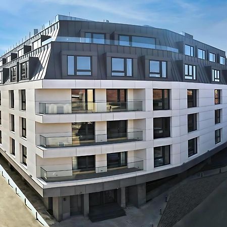 Aniroc Signature Hotel Arad Buitenkant foto Residential building in Munich
