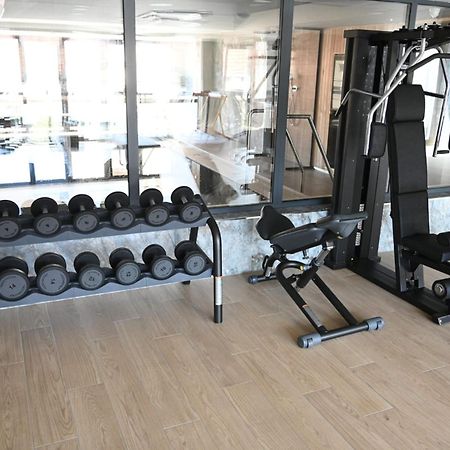 Aniroc Signature Hotel Arad Buitenkant foto A gym