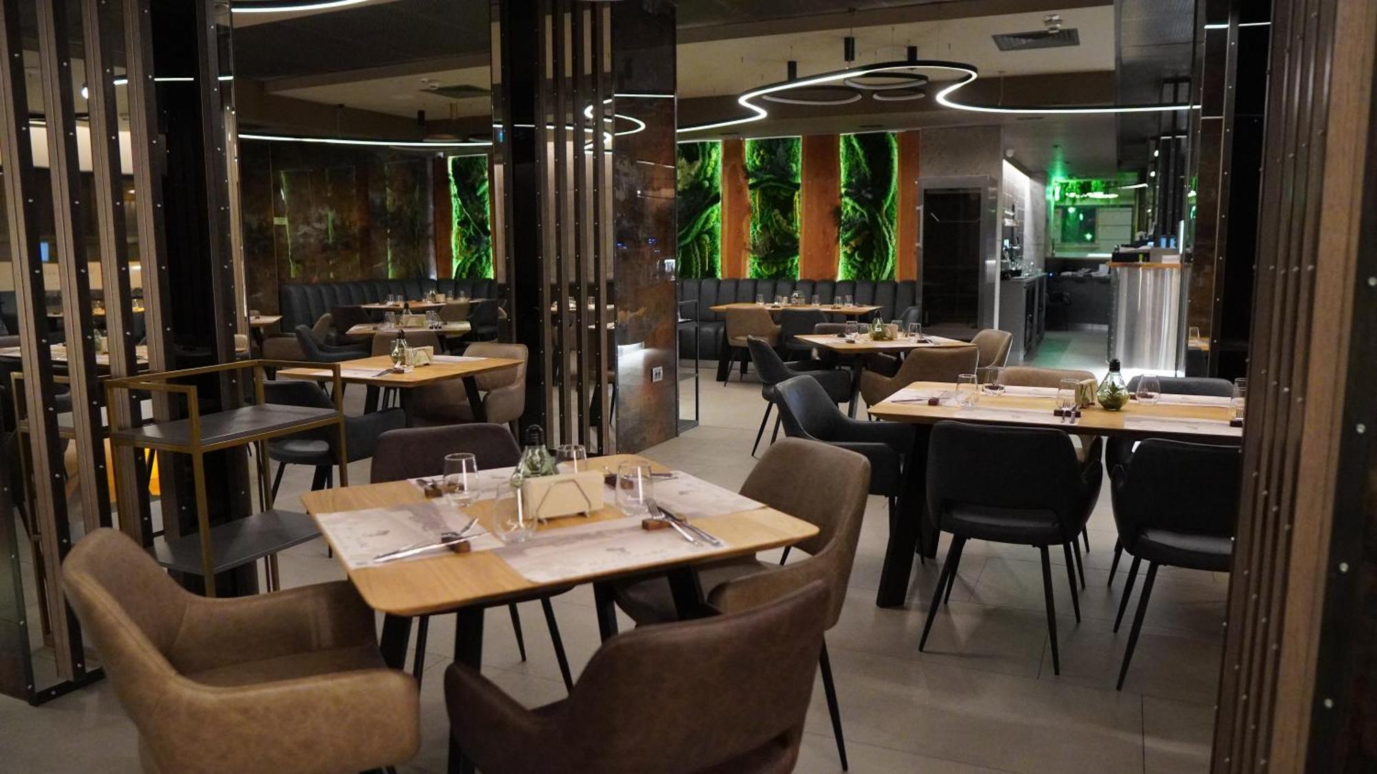Aniroc Signature Hotel Arad Buitenkant foto Restaurant interior