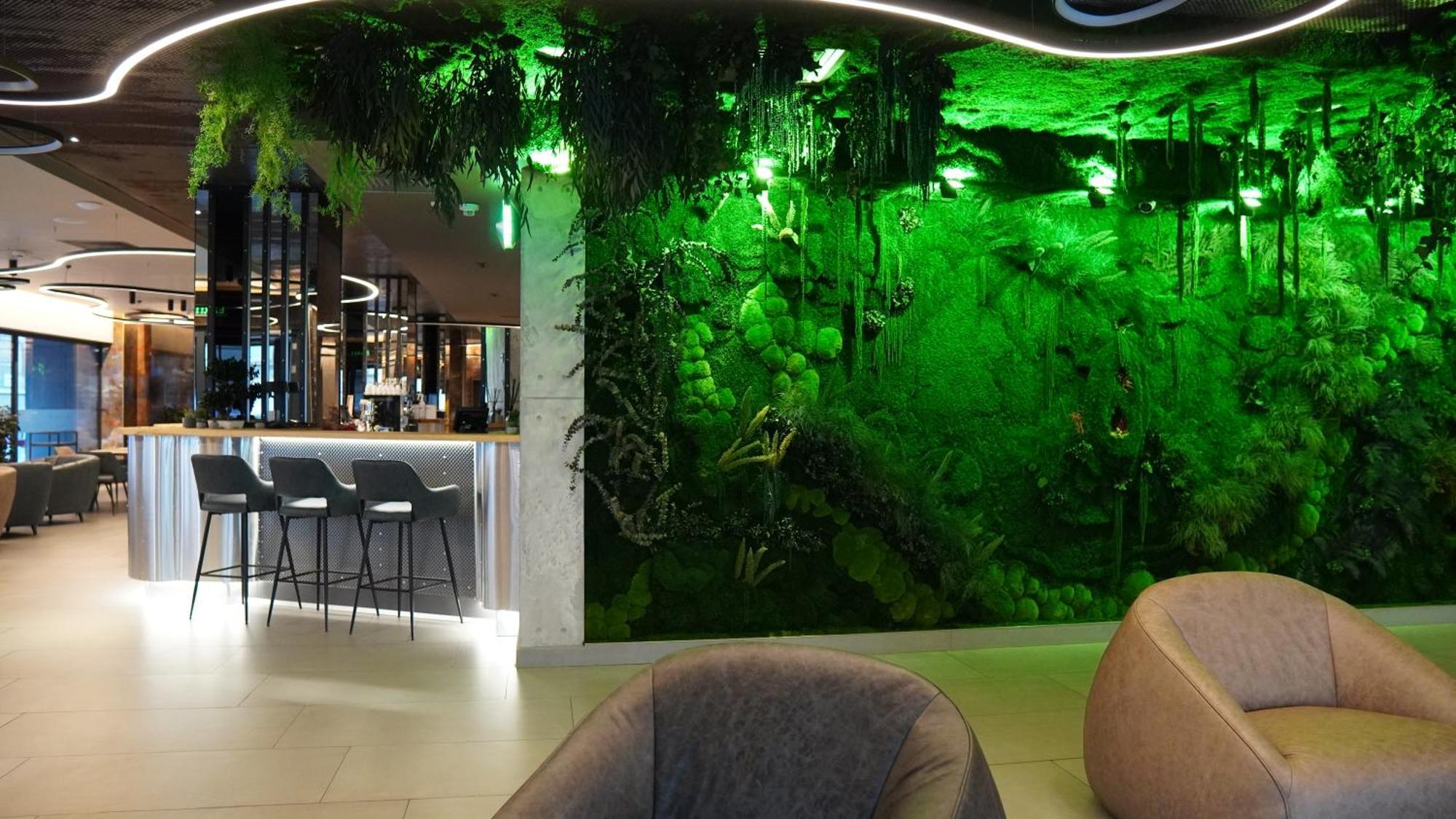 Aniroc Signature Hotel Arad Buitenkant foto The interior of the lounge