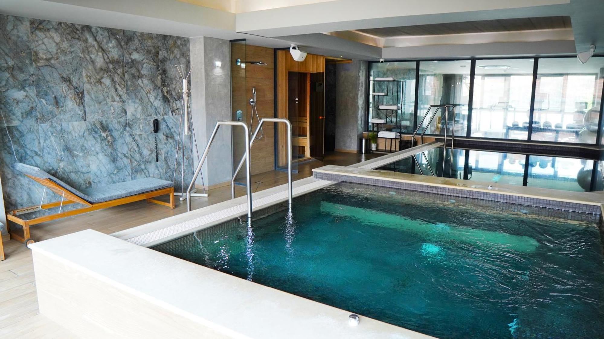 Aniroc Signature Hotel Arad Buitenkant foto A spa in the hotel